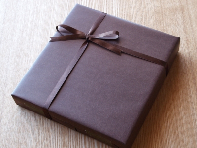ラッピングした箱